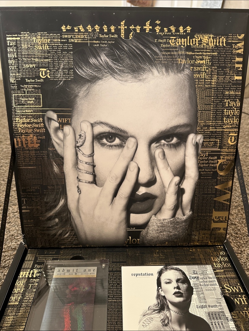 Taylor Swift Reputation VIP Stadium Tour Box - Picture 6 of 17